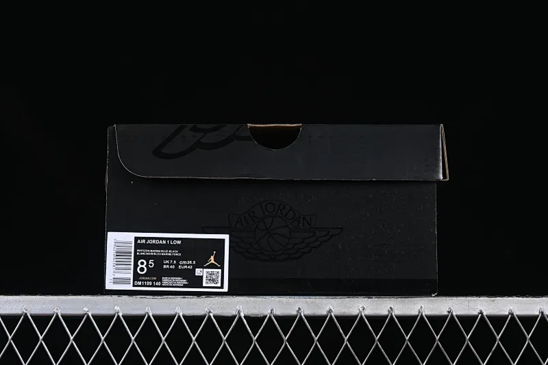 All categories Air Jordan Jordan series basketball shoes Air Jordan 1 Low Air Jordan 1 Low "True Blue" AJ1 Joe 1 burst white and blue color low-top basketball shoes DM1199-140